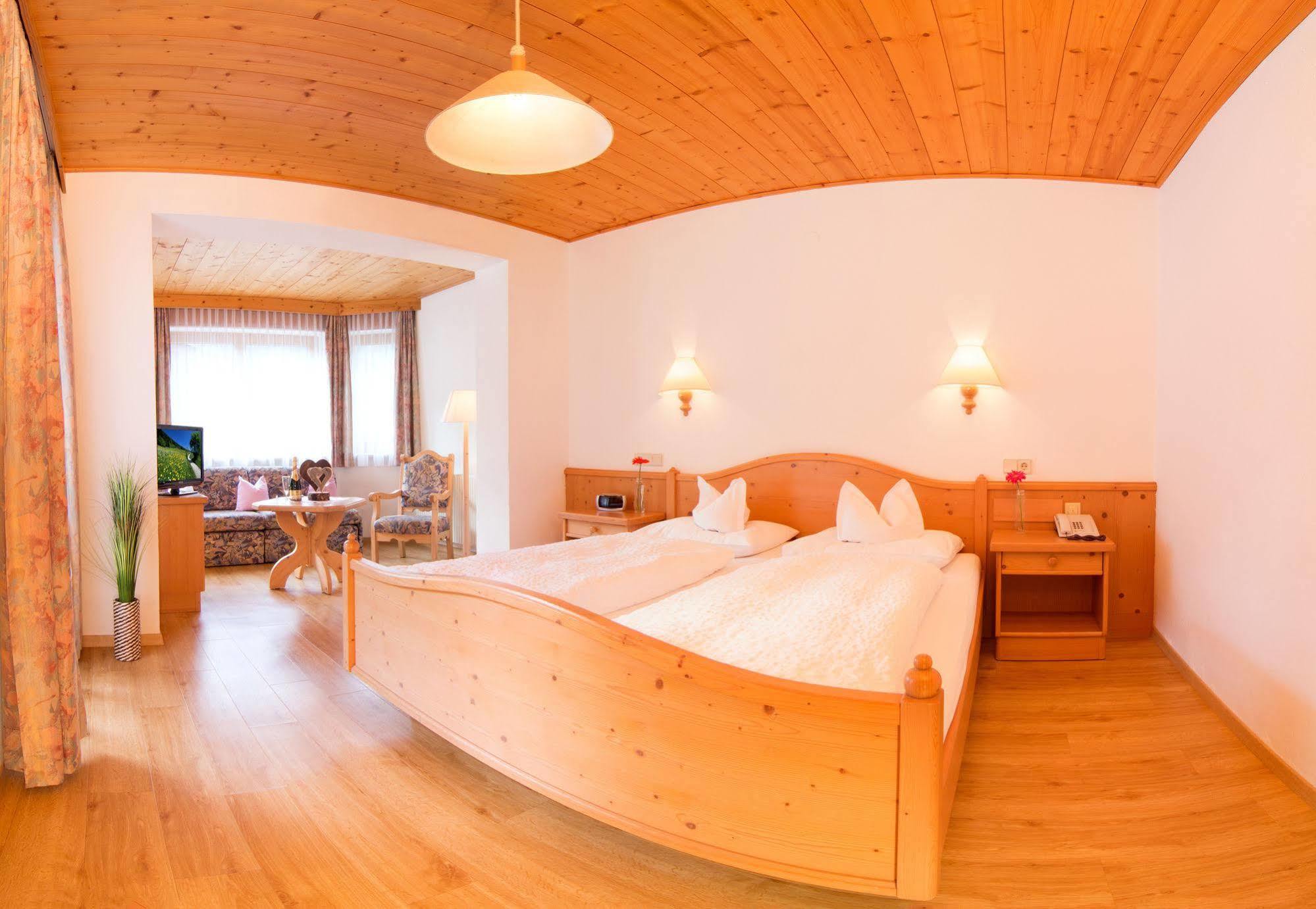 Hotel Christoph Neustift im Stubaital Exterior photo