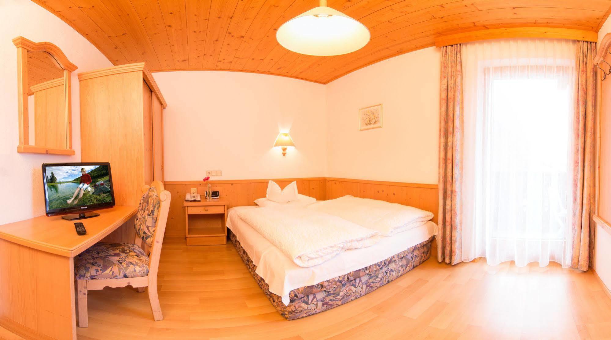 Hotel Christoph Neustift im Stubaital Exterior photo